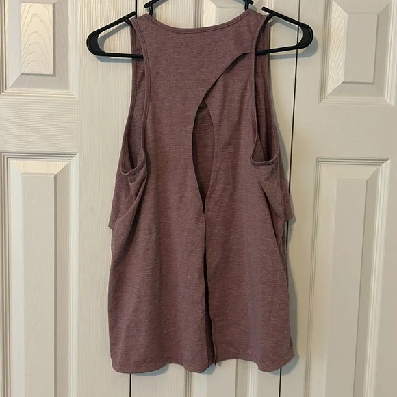 Kindred Bravely Breathable Keyhole Nursing and Maternity Top - Medium - Picture 6 of 6